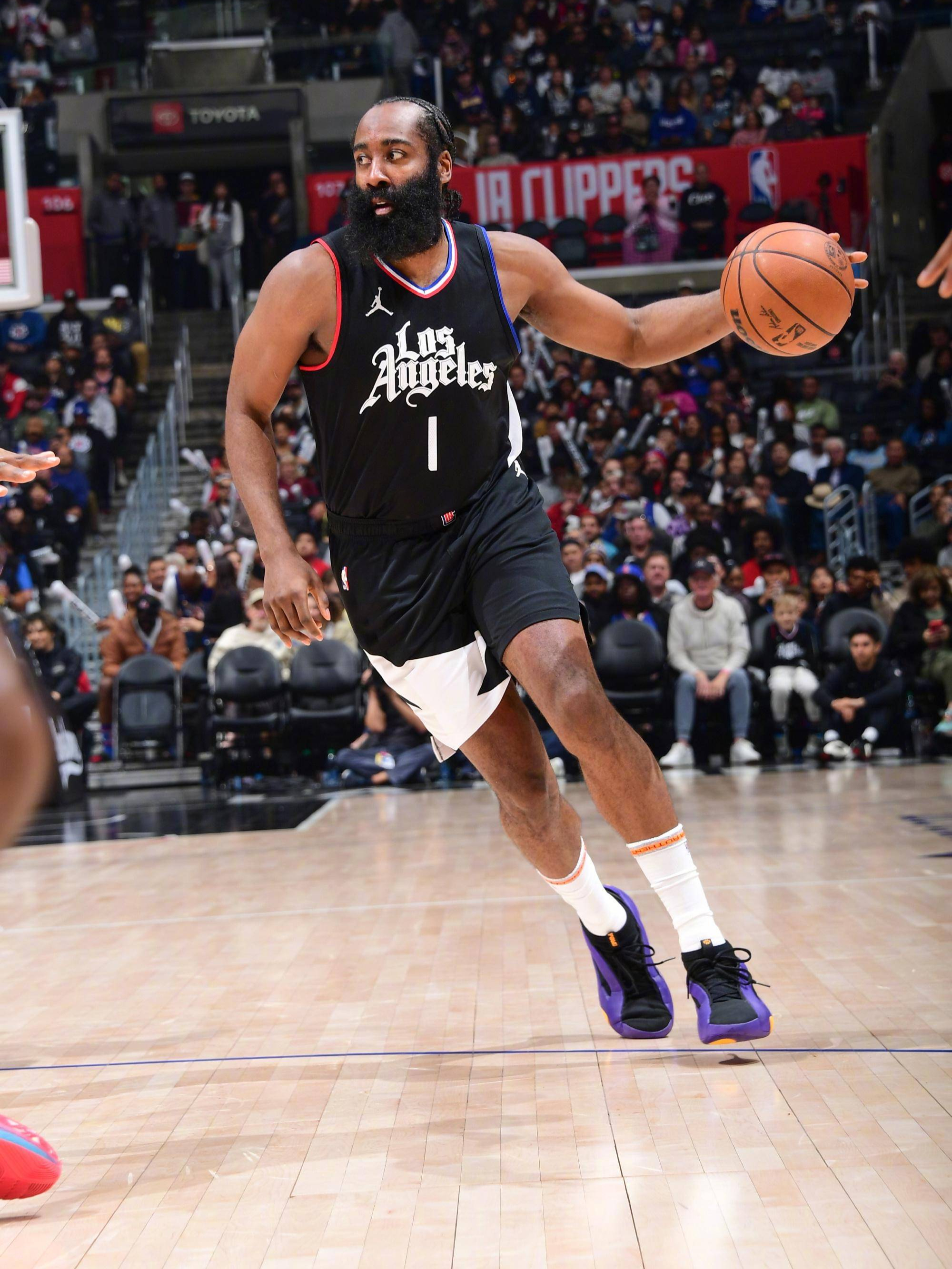 乐动体育-火箭不敌魔术，哈登屡次命中三分球遭失败